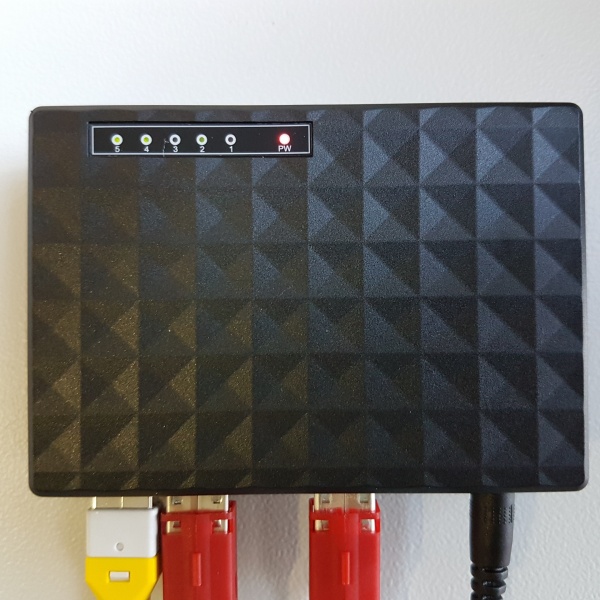 File:Dexlan Ethernet hub 2.jpg